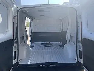 Used 2025 Renault Trafic SL30 Advance Glacier White - Interior and Exterior details 13