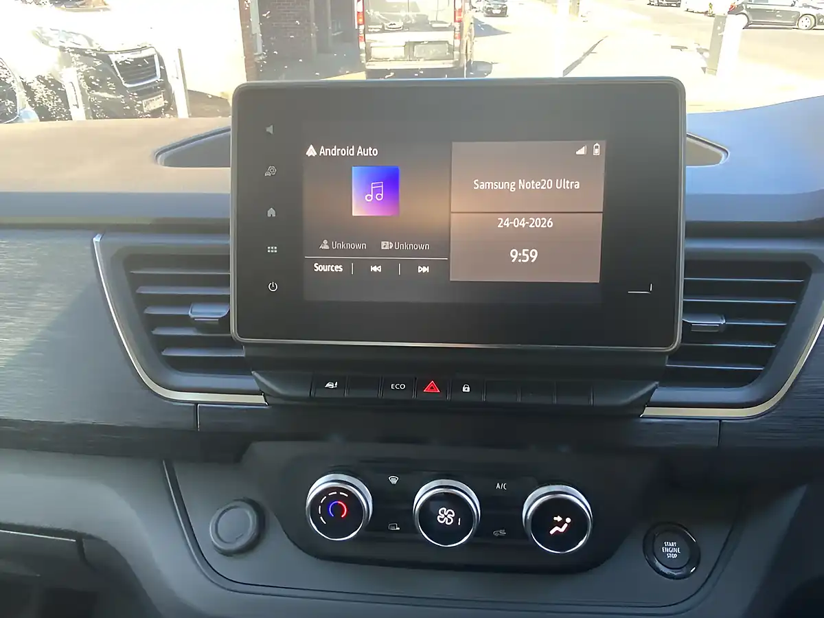 Used 2025 Renault Trafic SL30 Advance Glacier White - Interior and Exterior details 19