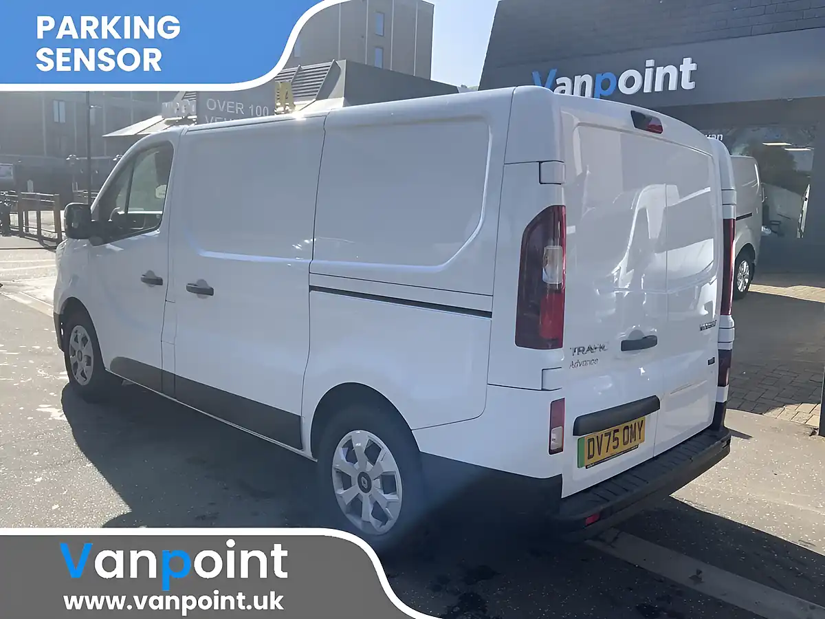 Used 2025 Renault Trafic SL30 Advance Glacier White - Interior and Exterior details 4