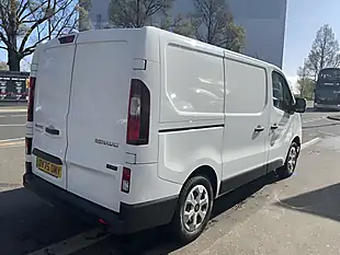 Used 2025 Renault Trafic SL30 Advance Glacier White - Interior and Exterior details 6
