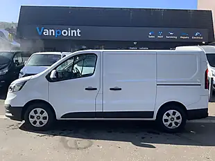 Used 2025 Renault Trafic SL30 Advance Glacier White - Interior and Exterior details 7