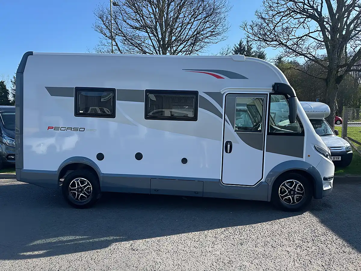 Used 2025 Roller Team Pegaso 590 - Front View