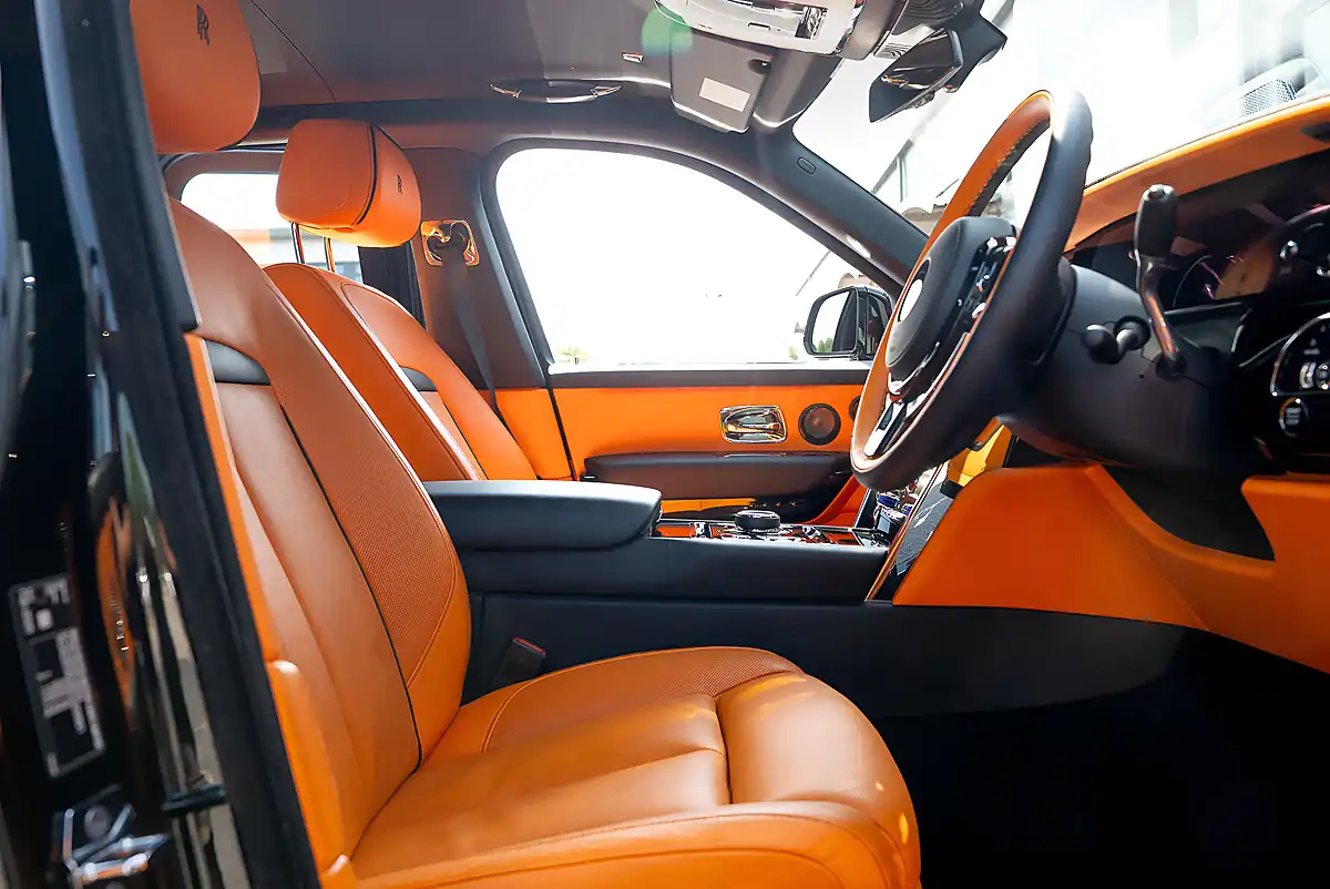 Used 2025 Rolls-Royce Cullinan Silver Badge Series Ii Black Diamond - Interior and Exterior details 10