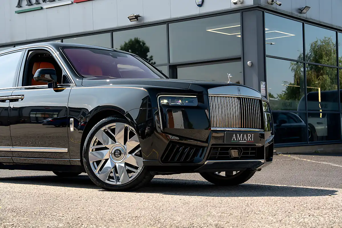 Used 2025 Rolls-Royce Cullinan Silver Badge Series Ii Black Diamond - Interior and Exterior details 18