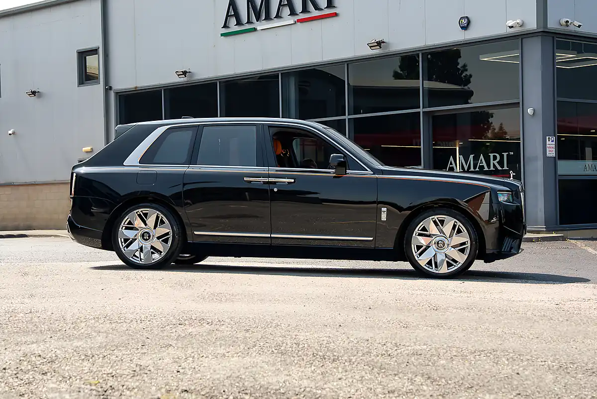 Used 2025 Rolls-Royce Cullinan Silver Badge Series Ii Black Diamond - Interior and Exterior details 19