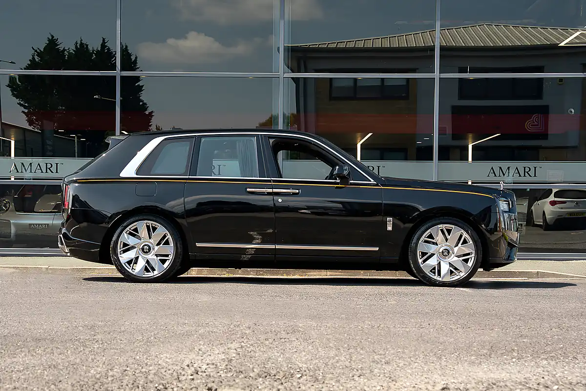 Used 2025 Rolls-Royce Cullinan Silver Badge Series Ii Black Diamond - Interior and Exterior details 2