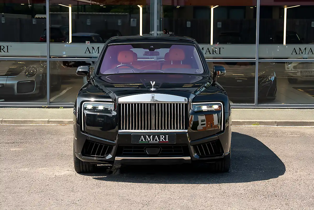 Used 2025 Rolls-Royce Cullinan Silver Badge Series Ii Black Diamond - Interior and Exterior details 4