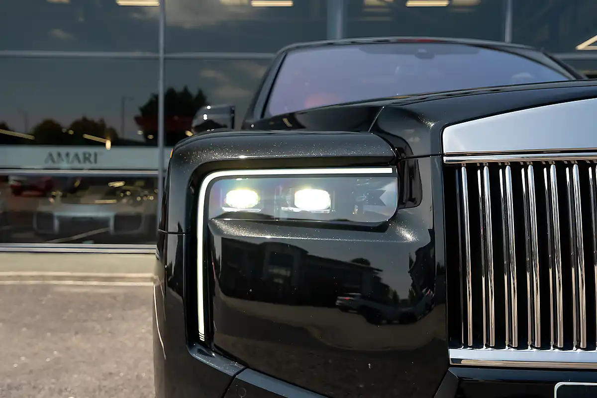 Used 2025 Rolls-Royce Cullinan Silver Badge Series Ii Black Diamond - Interior and Exterior details 6