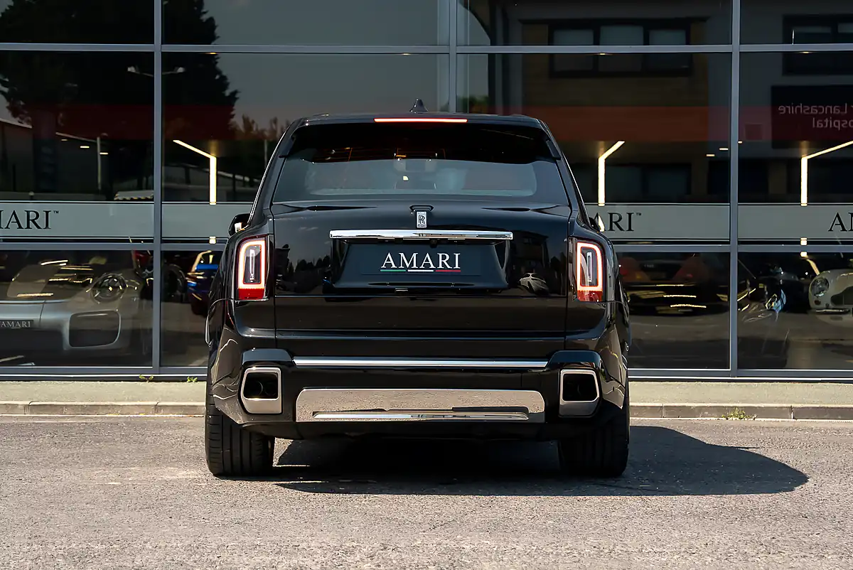 Used 2025 Rolls-Royce Cullinan Silver Badge Series Ii Black Diamond - Interior and Exterior details 7