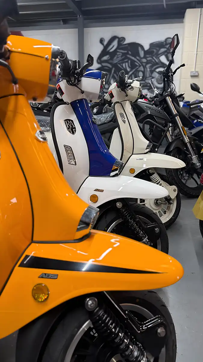 Used 2025 Royal Alloy GP350 Se Blue - Interior and Exterior details 10
