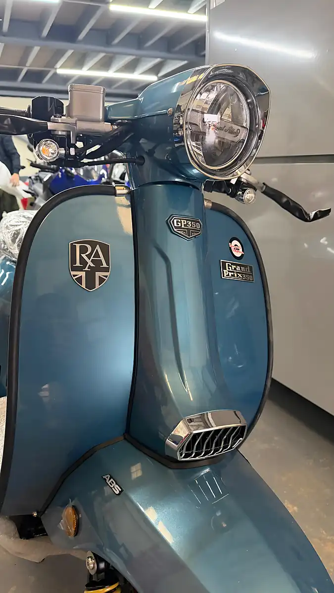 Used 2025 Royal Alloy GP350 Se Blue - Interior and Exterior details 6