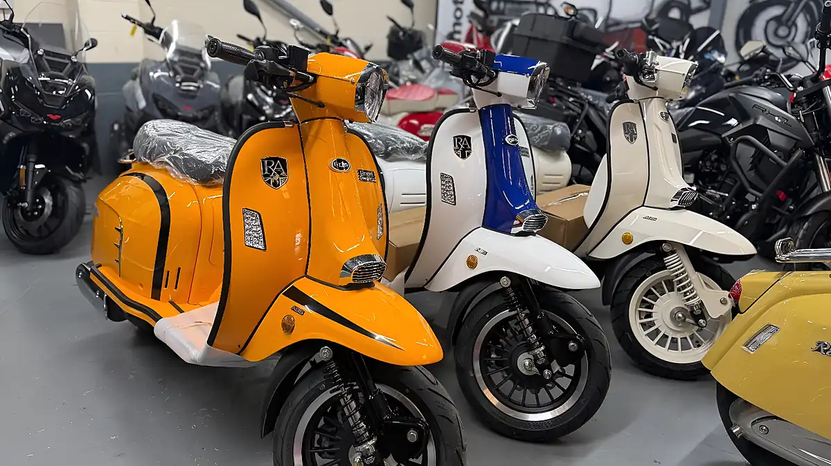 Used 2025 Royal Alloy GP350 Se Blue - Interior and Exterior details 8