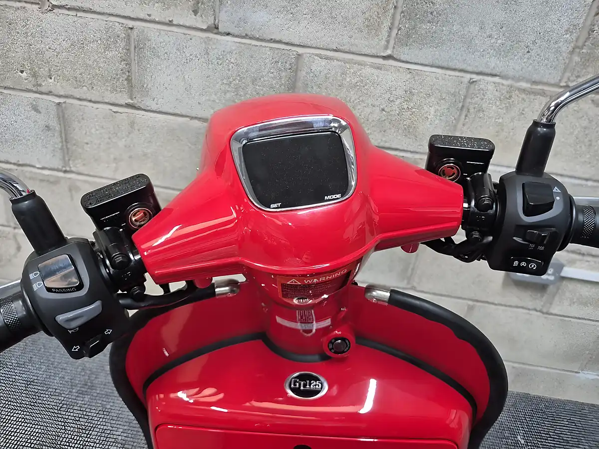 Used 2025 Royal Alloy GT125 Red - Interior and Exterior details 11