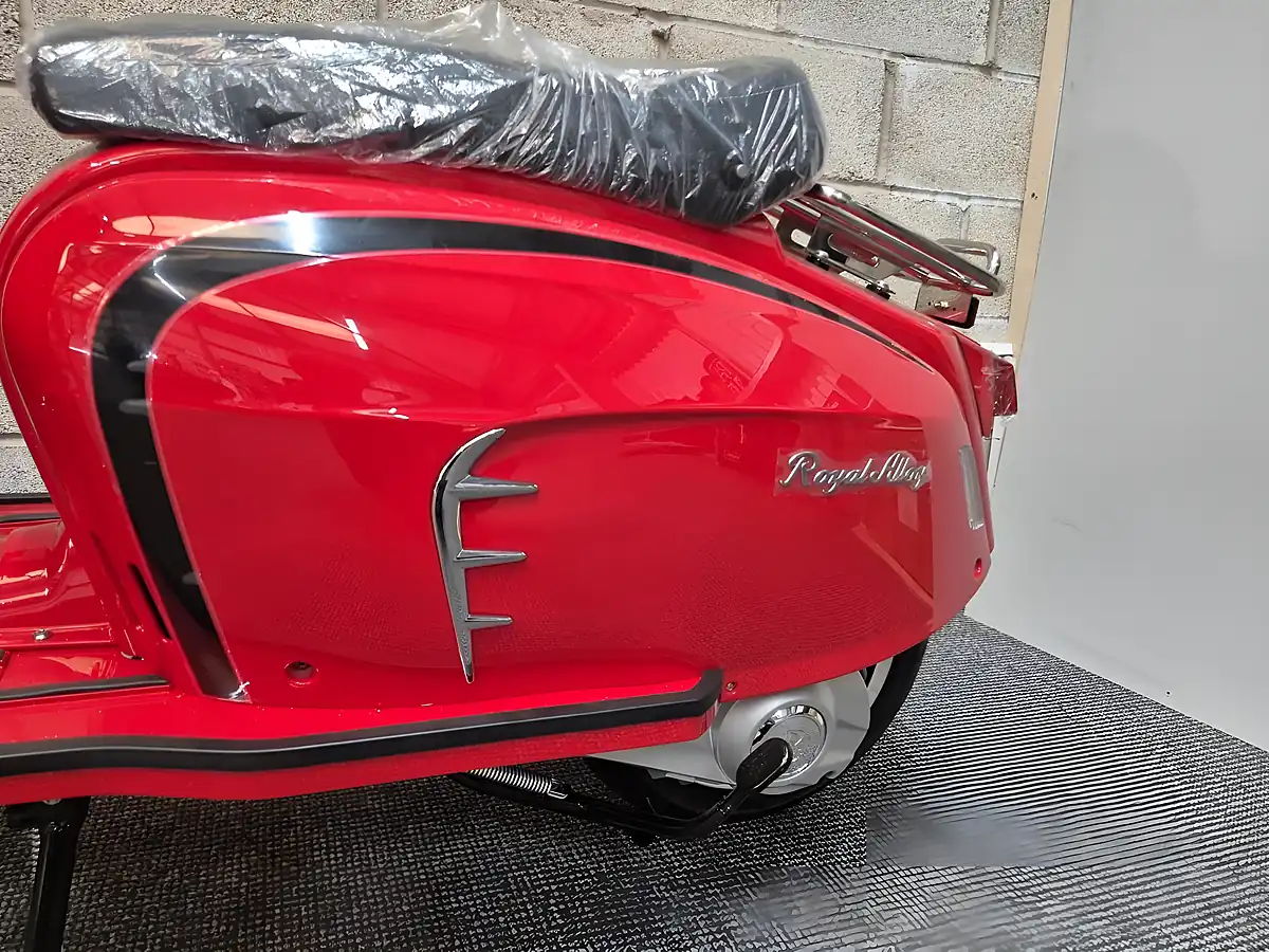 Used 2025 Royal Alloy GT125 Red - Interior and Exterior details 12