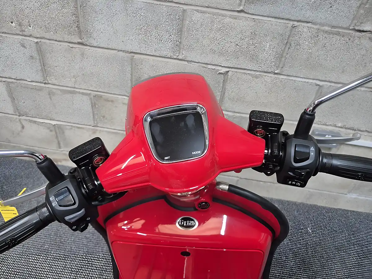 Used 2025 Royal Alloy GT125 Red - Interior and Exterior details 18