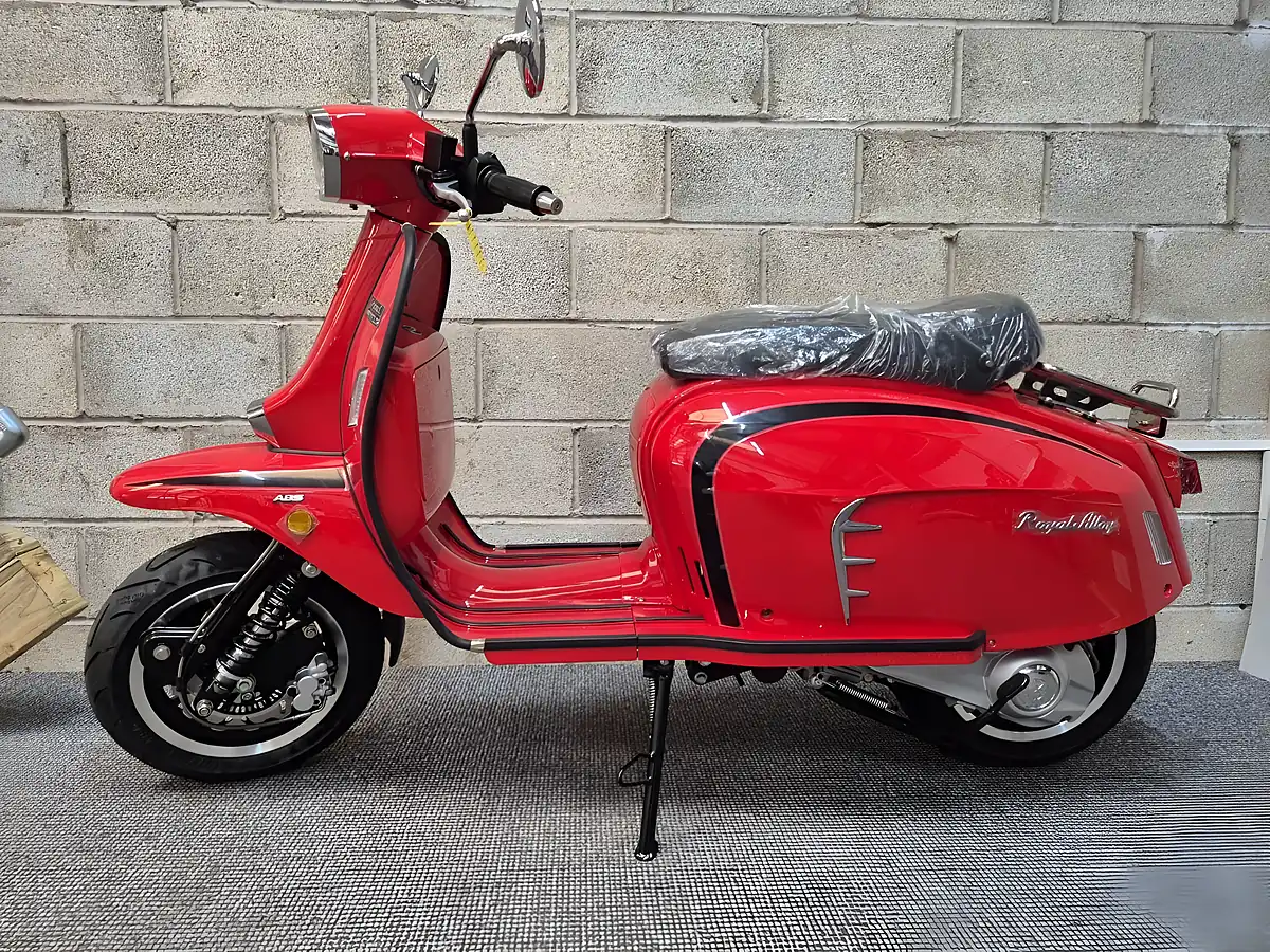 Used 2025 Royal Alloy GT125 Red - Interior and Exterior details 2