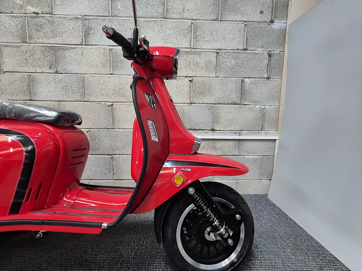 Used 2025 Royal Alloy GT125 Red - Interior and Exterior details 3