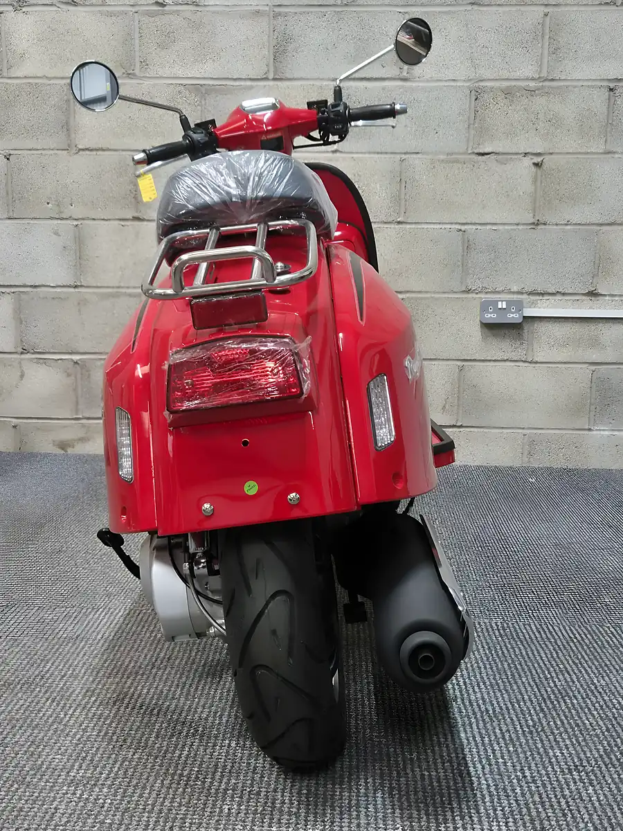 Used 2025 Royal Alloy GT125 Red - Interior and Exterior details 4