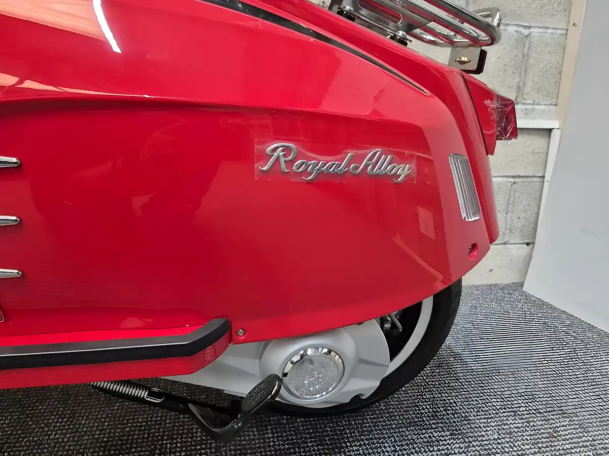 Used 2025 Royal Alloy GT125 Red - Interior and Exterior details 9