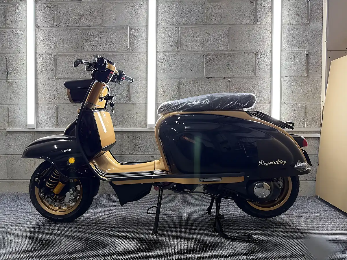 Used 2025 Royal Alloy Jps 350 Black & Gold Special Edition Black - Interior and Exterior details 2