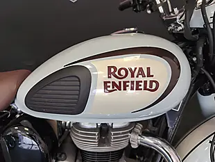 Used 2025 Royal Enfield Classic 350 Halcyon Grey Halcyon Grey - Interior and Exterior details 9