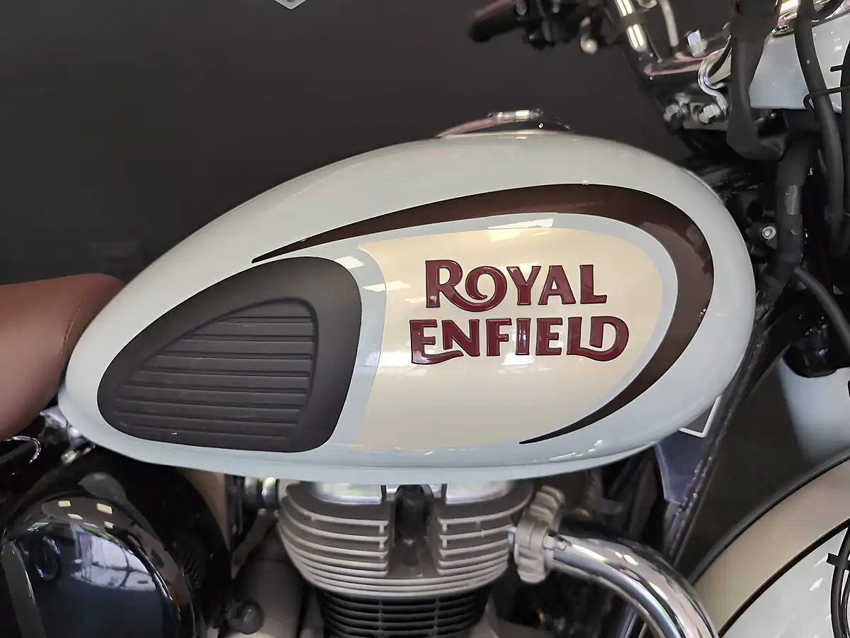 Used 2025 Royal Enfield Classic 350 Halcyon Grey Halcyon Grey - Interior and Exterior details 9