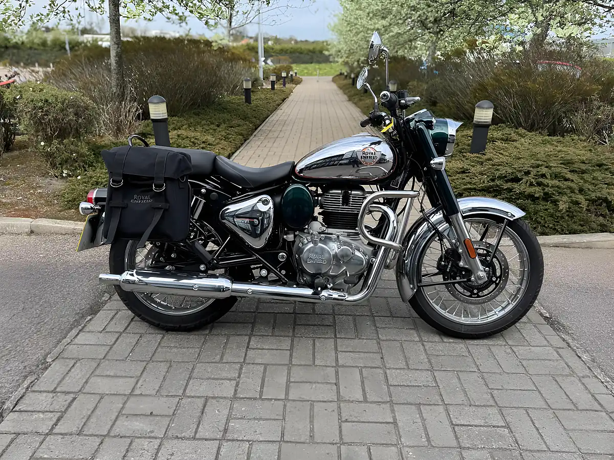 Used 2025 Royal Enfield Classic 350 Silver/Green - Front View