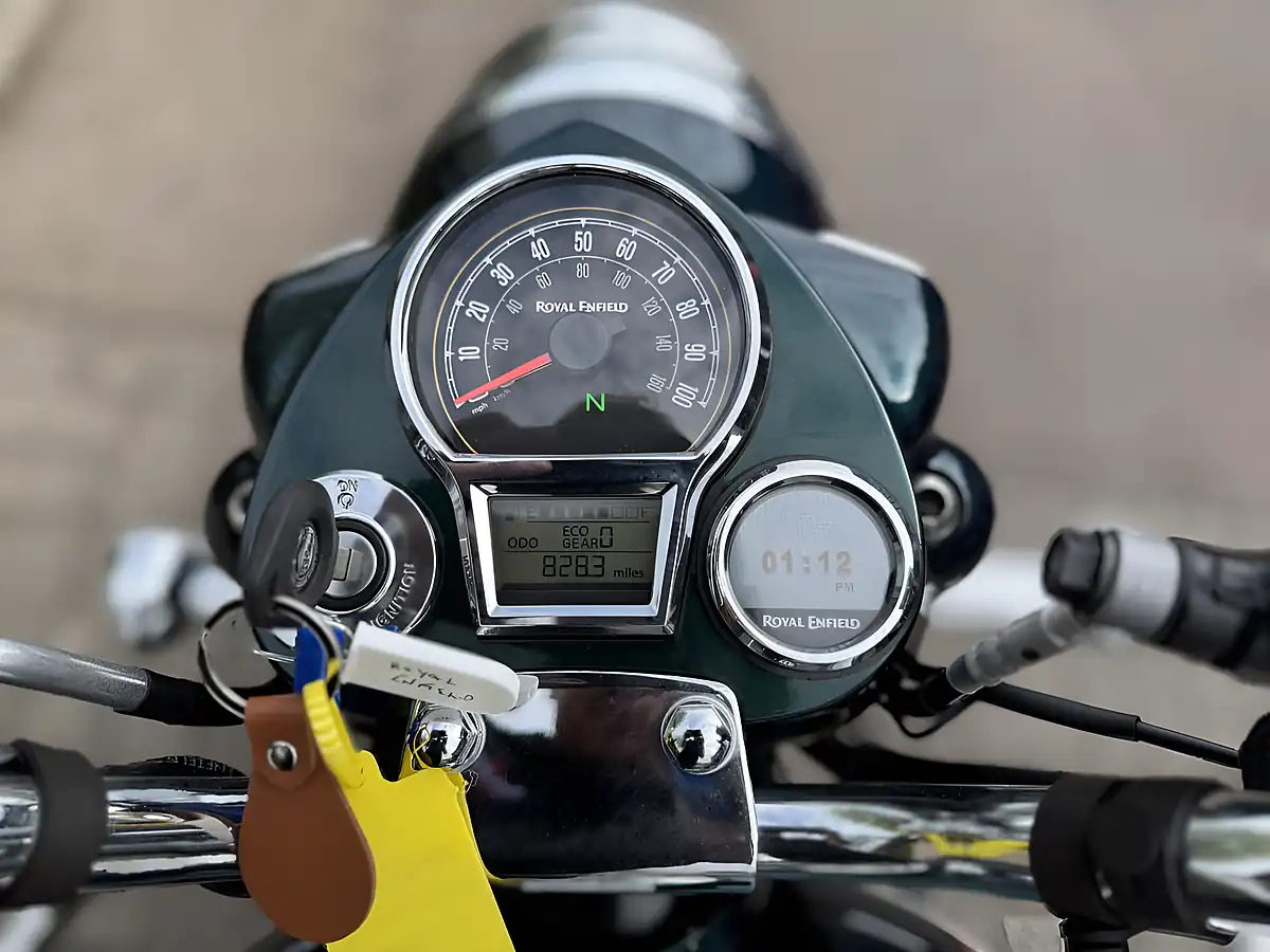 Used 2025 Royal Enfield Classic 350 Silver/Green - Interior and Exterior details 10