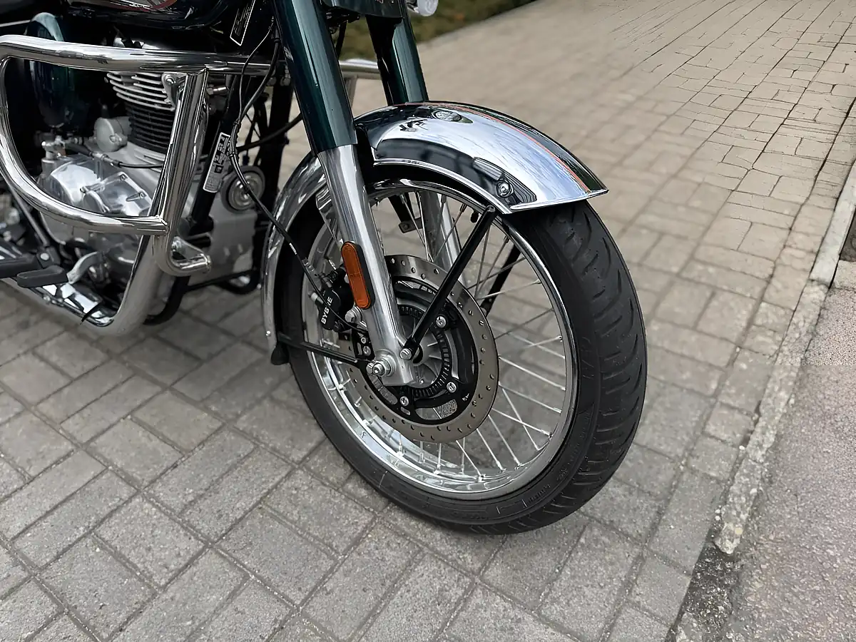 Used 2025 Royal Enfield Classic 350 Silver/Green - Interior and Exterior details 14