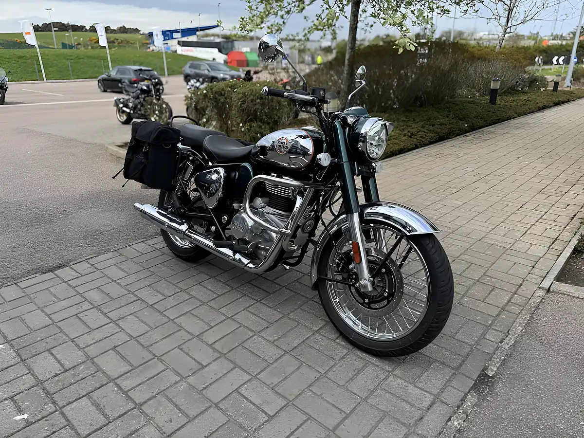 Used 2025 Royal Enfield Classic 350 Silver/Green - Interior and Exterior details 3