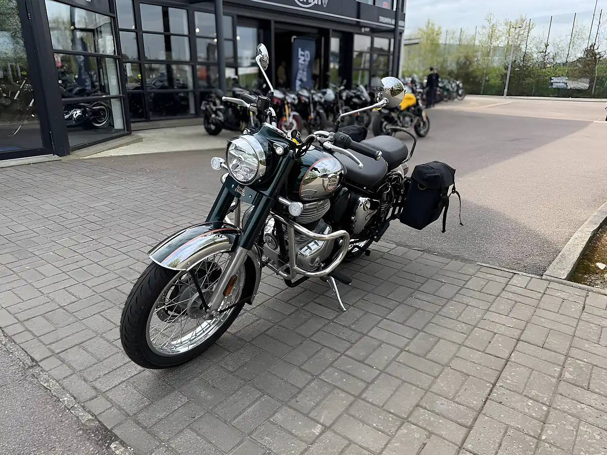 Used 2025 Royal Enfield Classic 350 Silver/Green - Interior and Exterior details 5