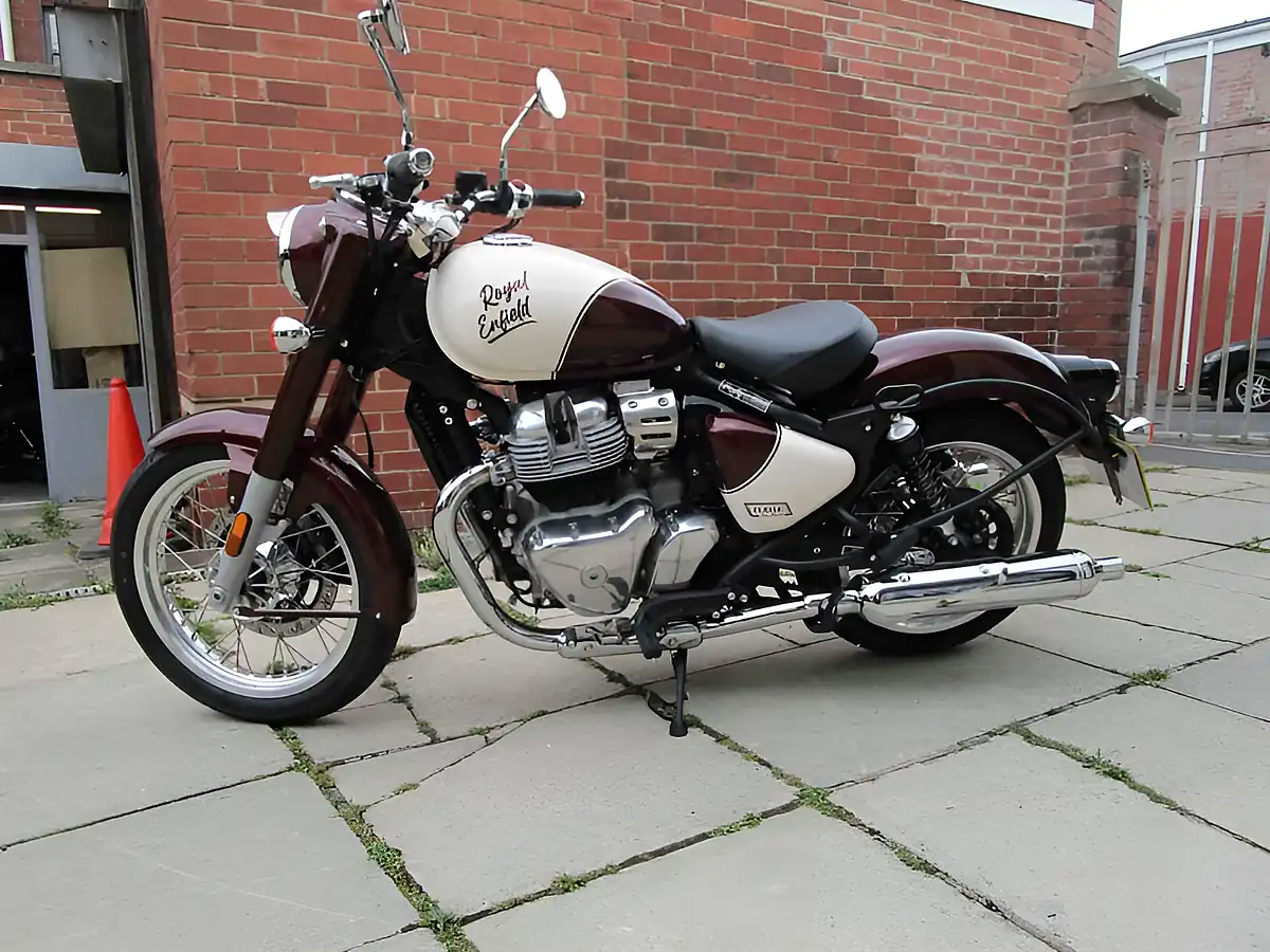 Used 2025 Royal Enfield Classic 650 Twin Classic Vallam Red - Interior and Exterior details 11