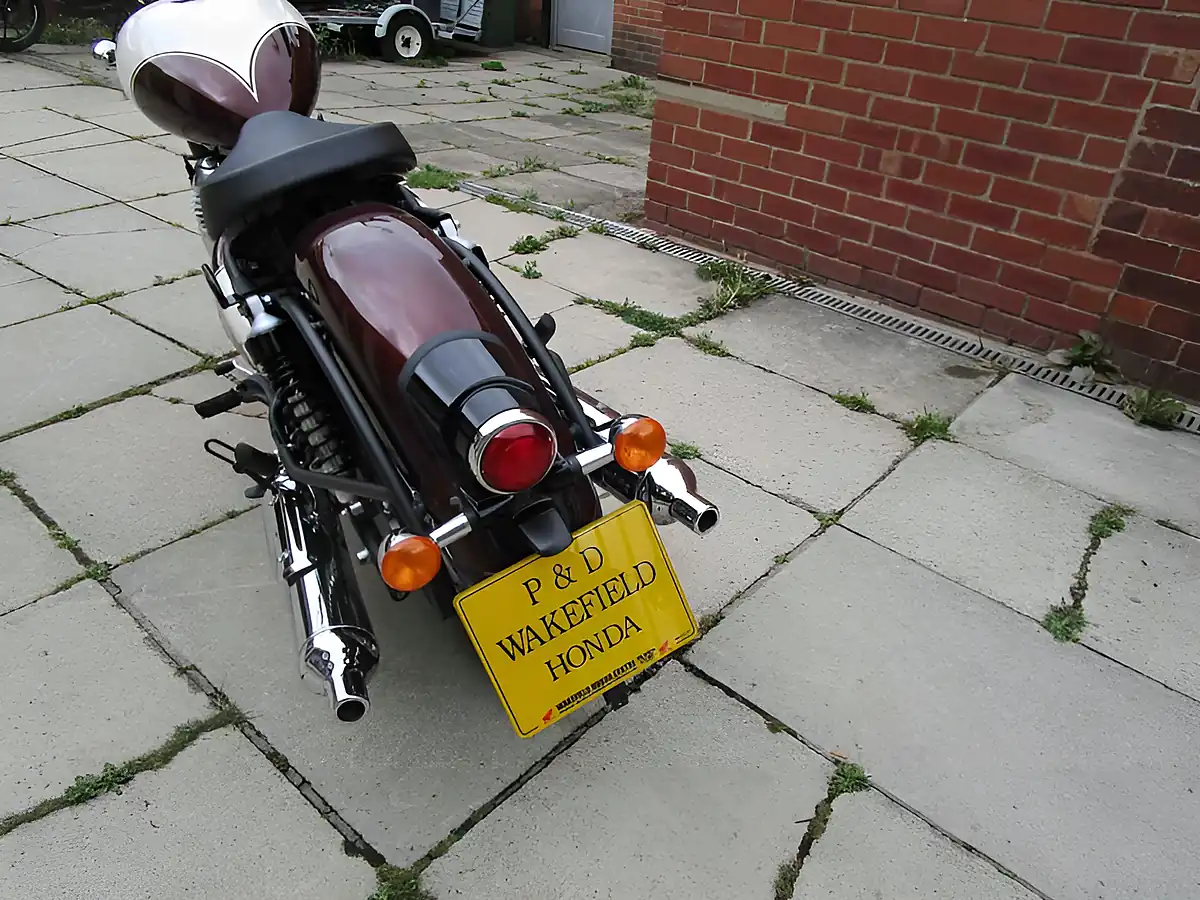 Used 2025 Royal Enfield Classic 650 Twin Classic Vallam Red - Interior and Exterior details 14