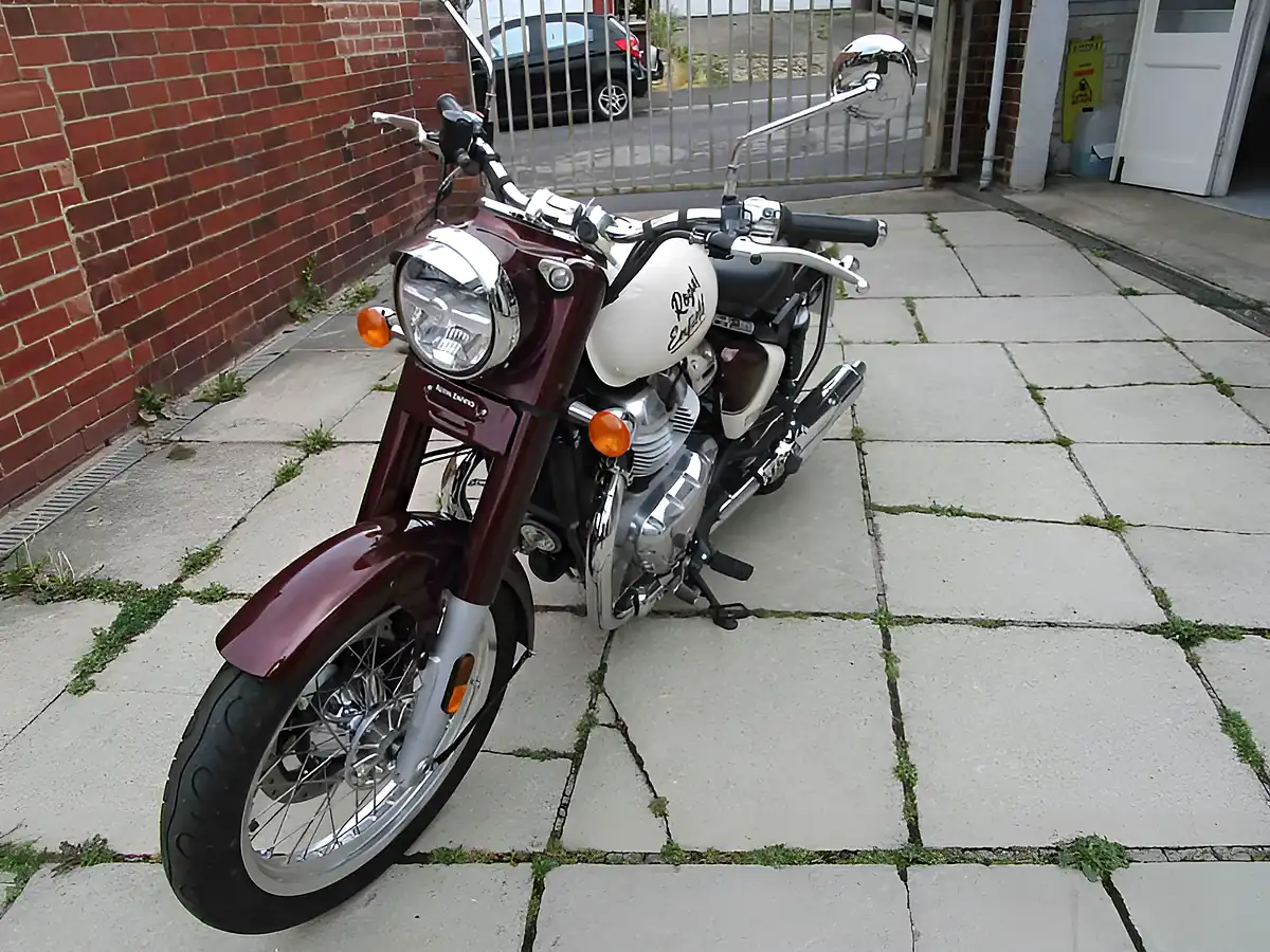 Used 2025 Royal Enfield Classic 650 Twin Classic Vallam Red - Interior and Exterior details 18