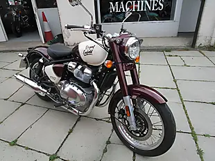 Used 2025 Royal Enfield Classic 650 Twin Classic Vallam Red - Interior and Exterior details 19