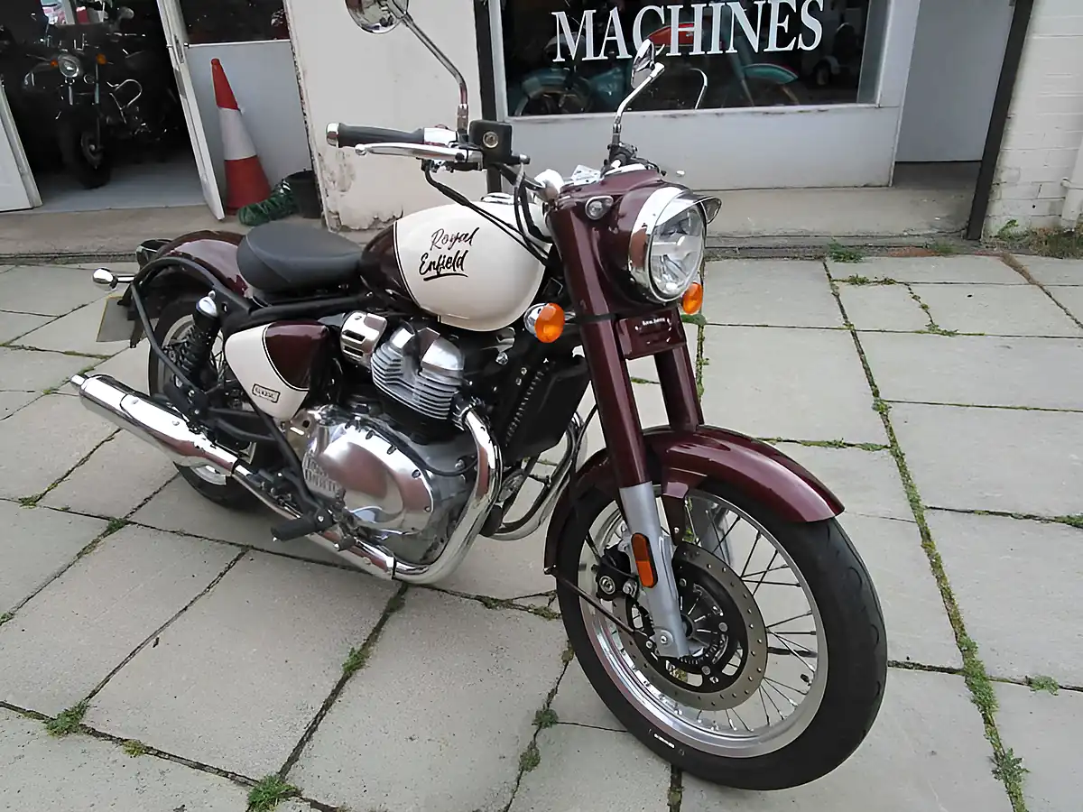 Used 2025 Royal Enfield Classic 650 Twin Vallam Red - Interior and Exterior details 20