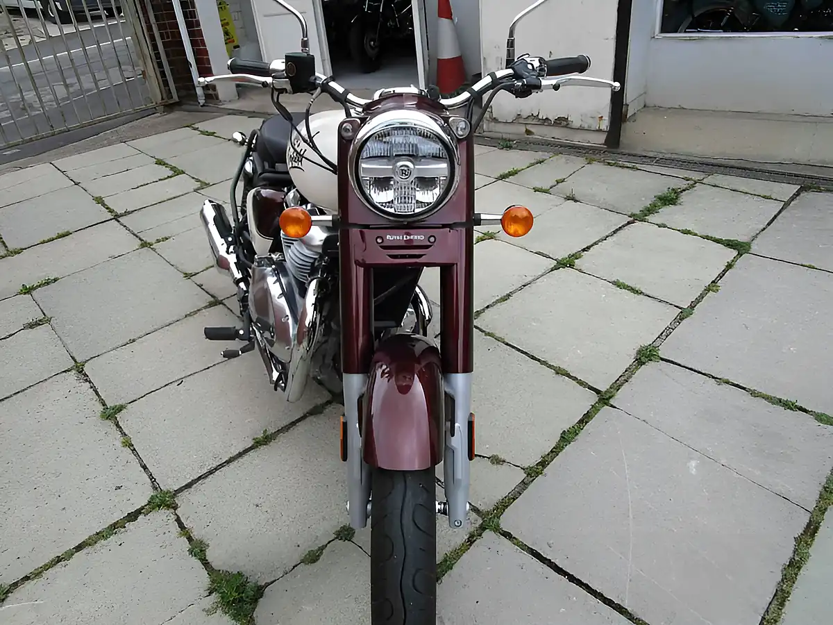 Used 2025 Royal Enfield Classic 650 Twin Vallam Red - Interior and Exterior details 9