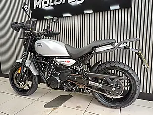Used 2025 Royal Enfield Guerilla Silver - Interior and Exterior details 10