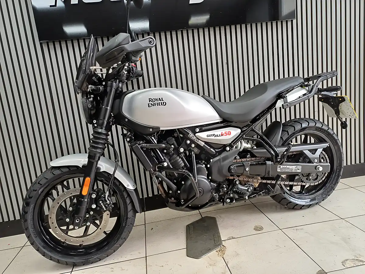 Used 2025 Royal Enfield Guerilla Silver - Interior and Exterior details 11