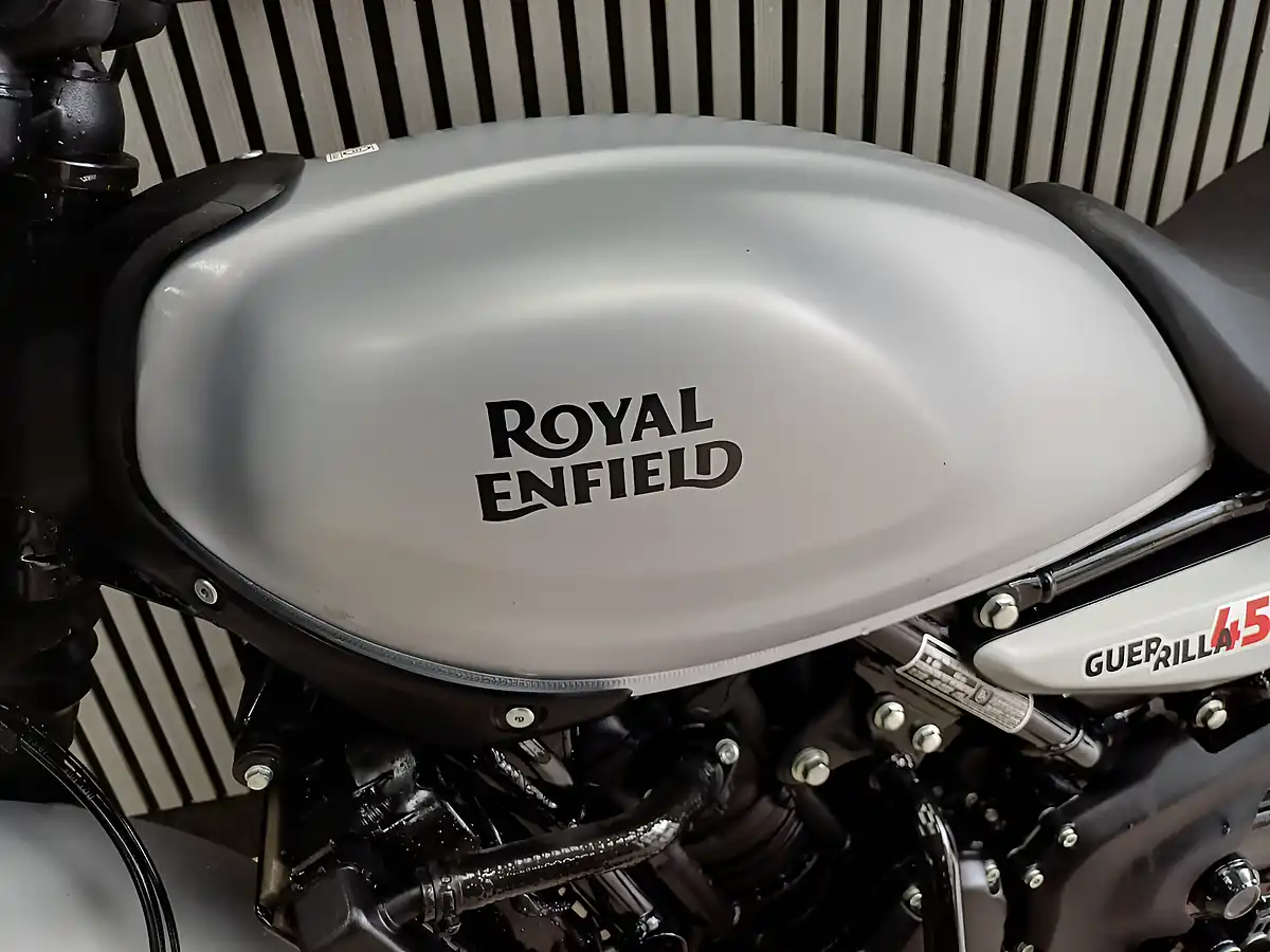 Used 2025 Royal Enfield Guerilla Silver - Interior and Exterior details 12