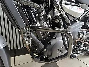 Used 2025 Royal Enfield Guerilla Silver - Interior and Exterior details 14