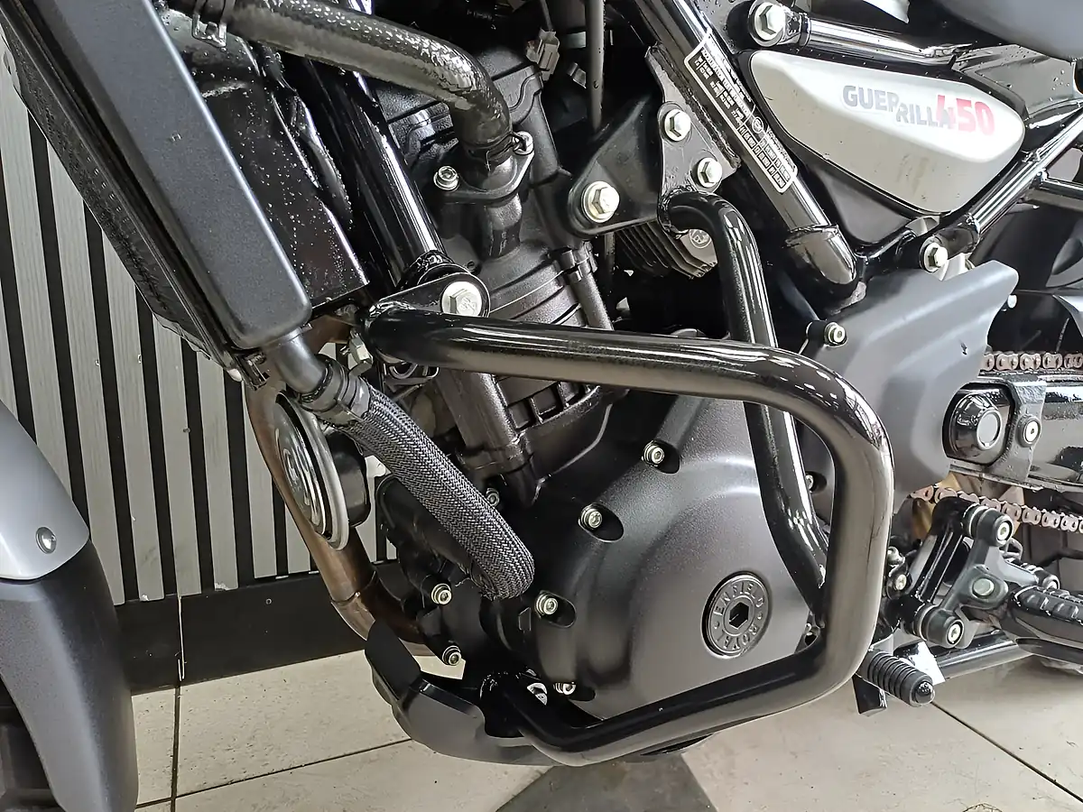 Used 2025 Royal Enfield Guerilla Silver - Interior and Exterior details 14