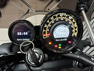 Used 2025 Royal Enfield Guerilla Silver - Interior and Exterior details 15