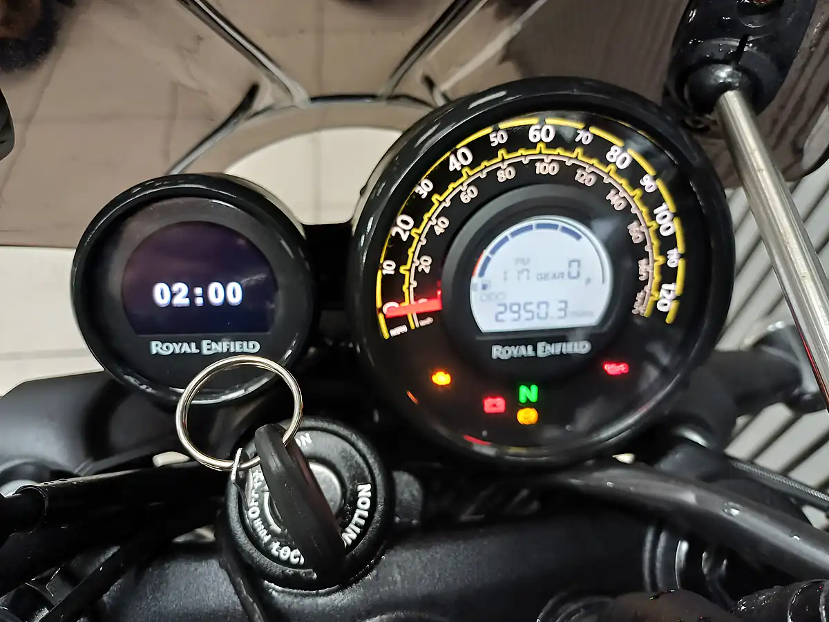 Used 2025 Royal Enfield Guerilla Silver - Interior and Exterior details 15