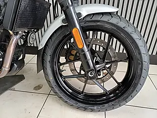 Used 2025 Royal Enfield Guerilla Silver - Interior and Exterior details 4