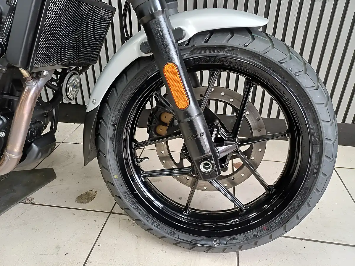 Used 2025 Royal Enfield Guerilla Silver - Interior and Exterior details 4