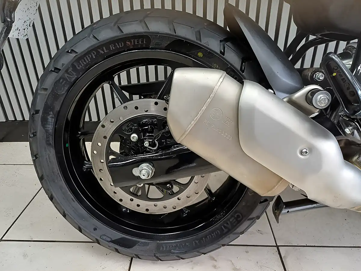 Used 2025 Royal Enfield Guerilla Silver - Interior and Exterior details 5