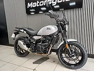 Used 2025 Royal Enfield Guerilla Silver - Interior and Exterior details 7