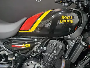 Used 2025 Royal Enfield Guerrilla 450 Black - Interior and Exterior details 9