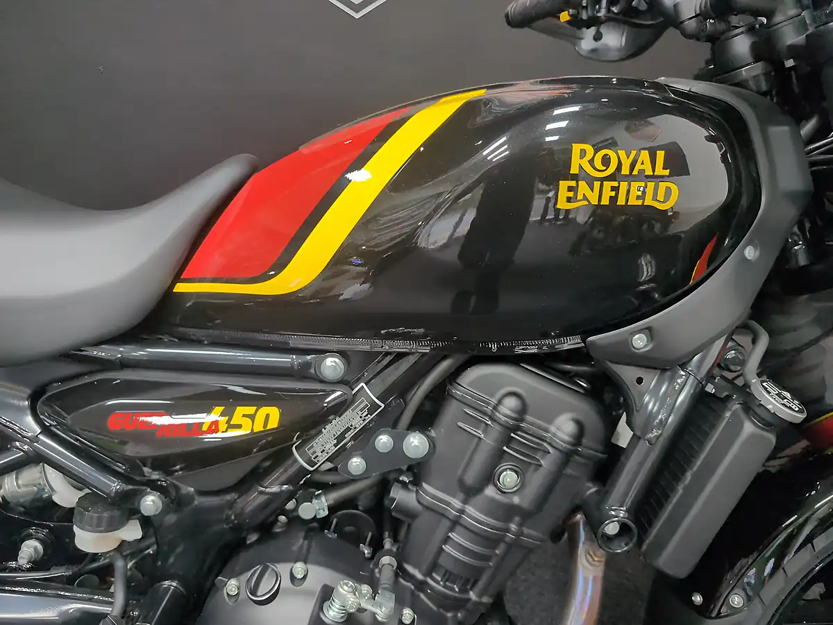 Used 2025 Royal Enfield Guerrilla 450 Black - Interior and Exterior details 9